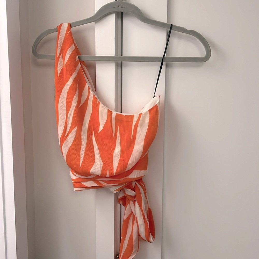 Salmon and white patterned going out top